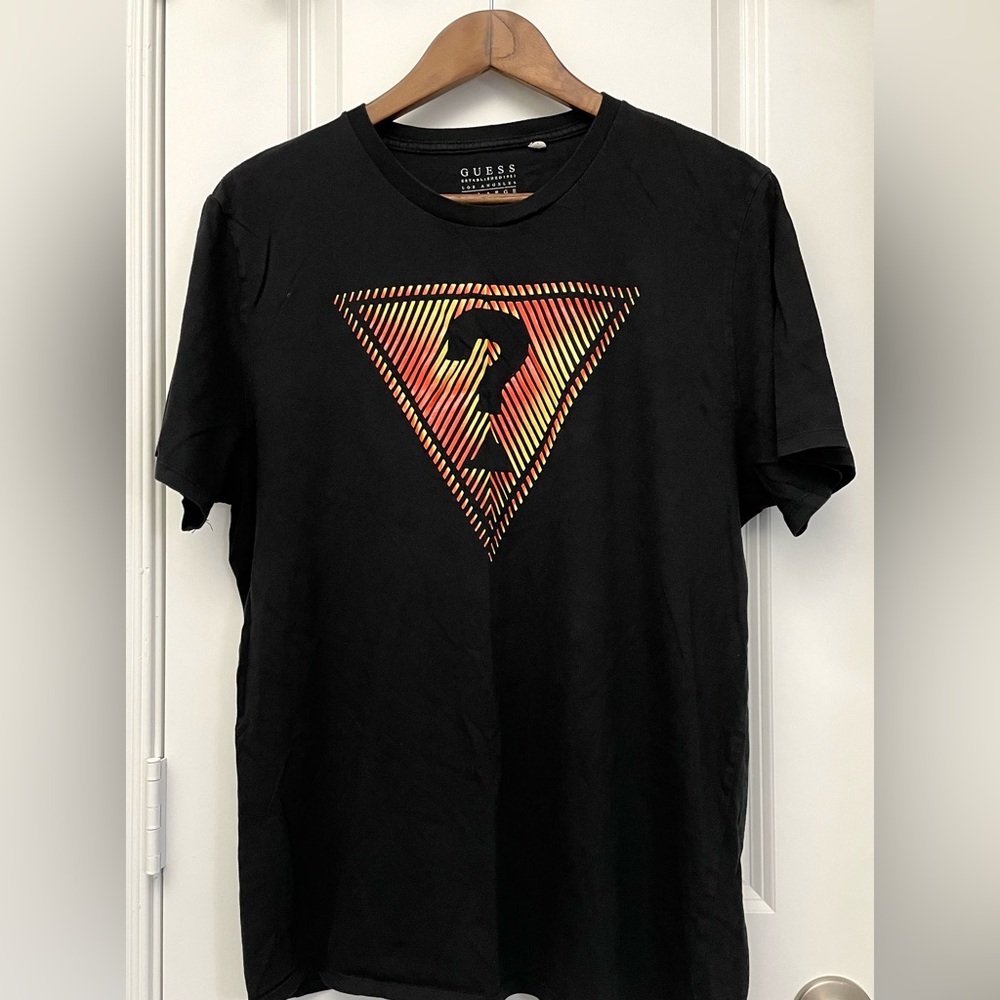 GUESS Men’s Short Sleeve Graphic Shirt. Size XL